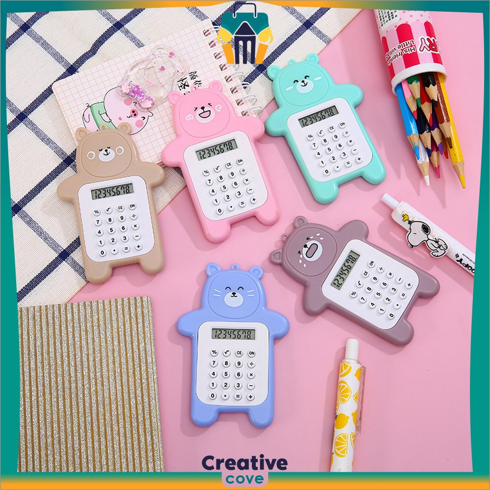 

Kalkulator Travel Mini Portable Desain Kartun Beruang / Calculator Mini Motif Beruang 8 Digit Tombol Karet Sekolah Stationary Creative Cove C325