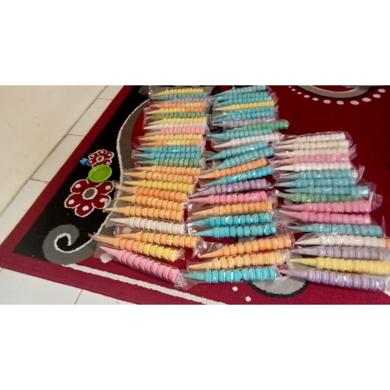 

cone mini warna diameter 3,8 cm 350 pcs