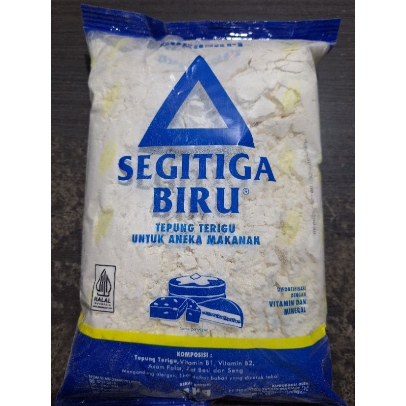 

Tepung terigu segitiga biru 1 kg
