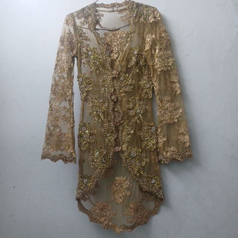 preloved kebaya gold payet bahan tile elegan cocok untuk wisuda  acara resmi