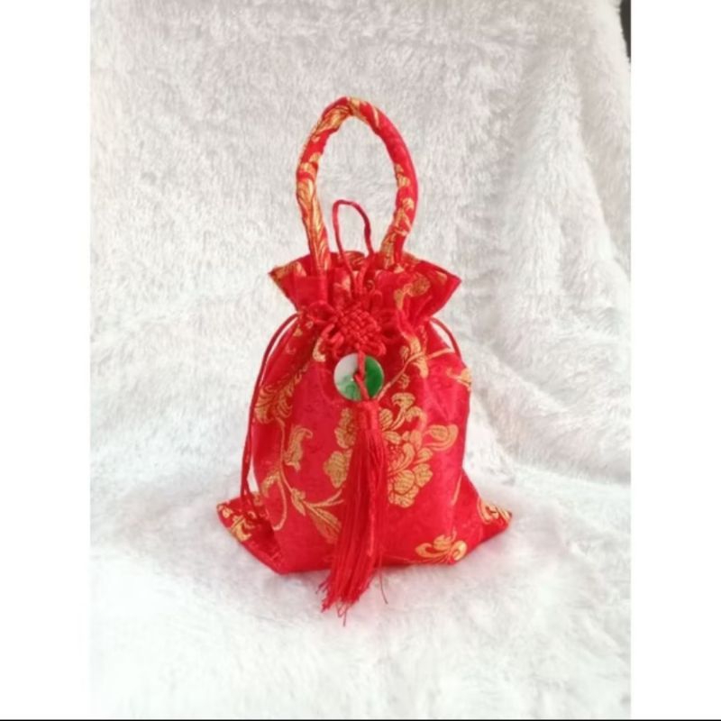 

Tas Kantong Serut Imlek Giok Merah Emas Kain Pouch Hampers Parcel Bahan Tebal Bagus
