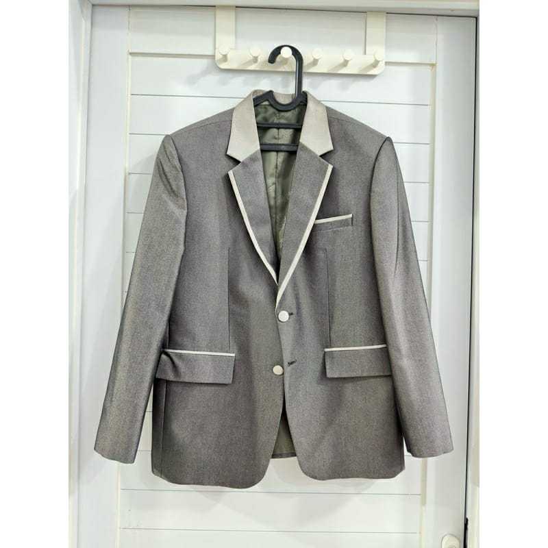 PRELOVED SETELAN JAS DAN CELANA WEDDING PRIA WARNA GREY-SILVER / JAS PERNIKAHAN / JAS PREWEDDING / J