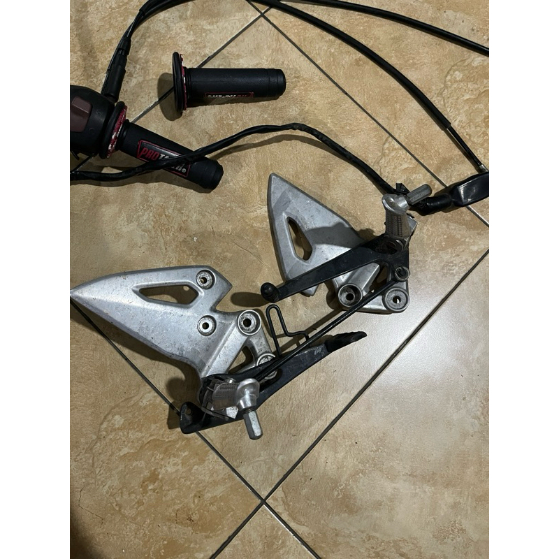 FOOTSTEP UNDERBONE GSX ORIGINAL SUZUKI