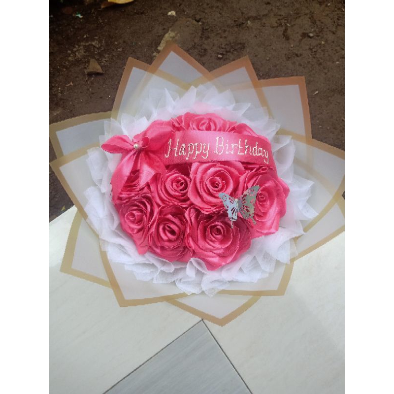 

Buket bunga pita satin 10 tangkai Pucia
