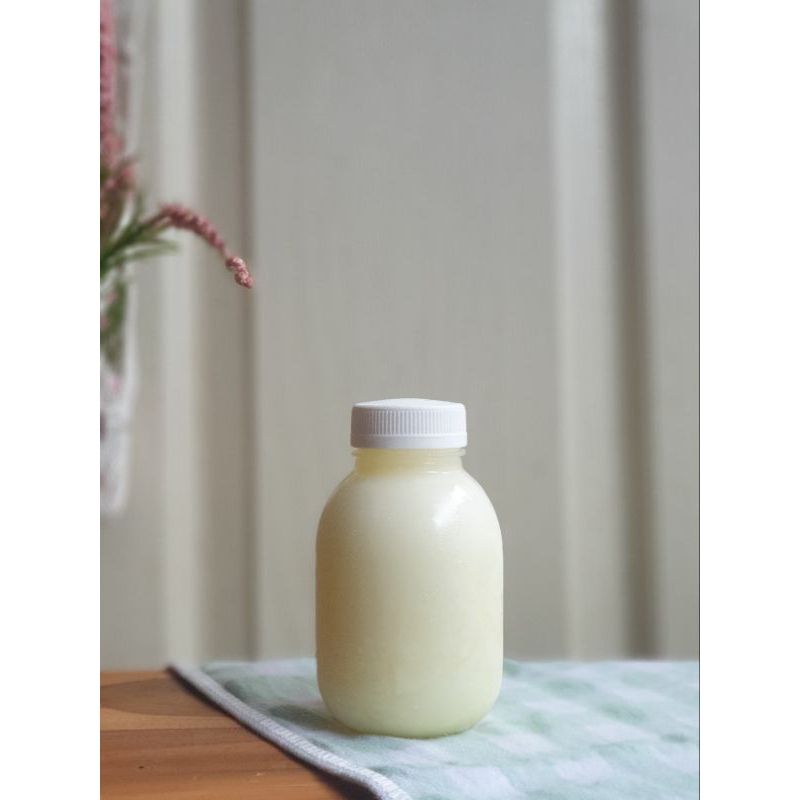 

Raw goat milk 250 ml