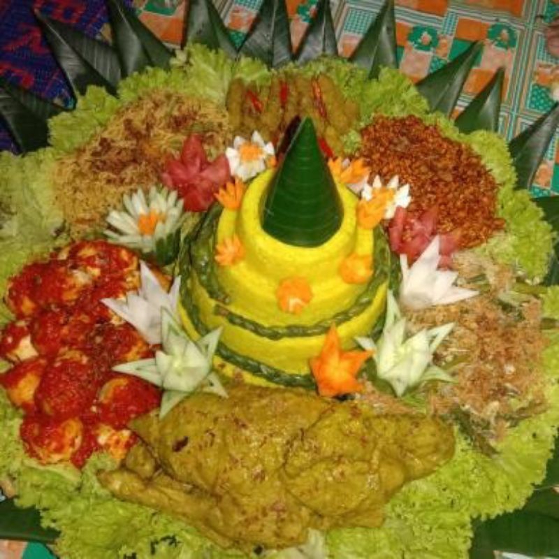 

Tumpeng nasi kuning