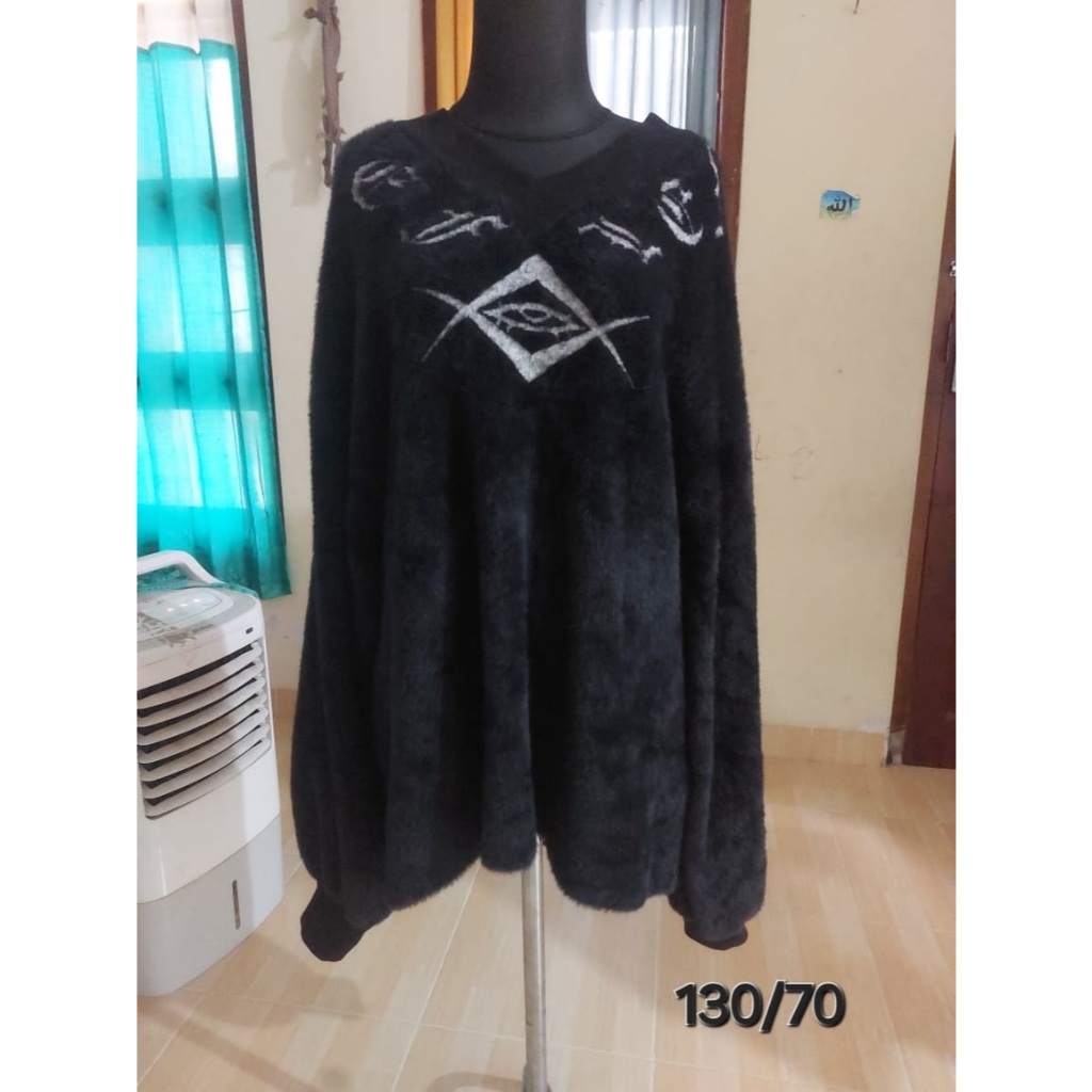 Sweater Tunik Fuzzy Hitam Lengan Balon Meledak