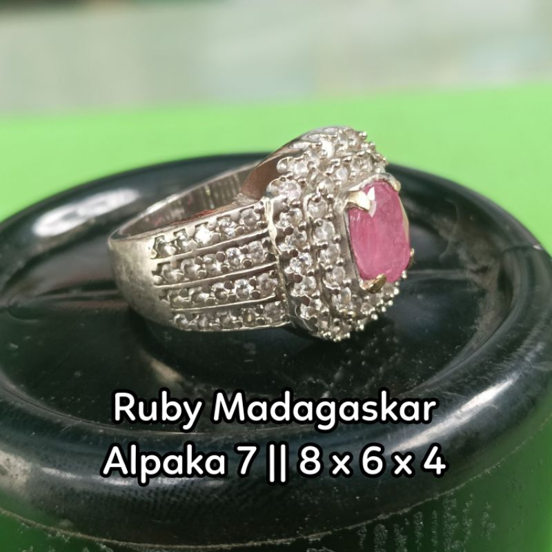 Ruby Madagaskar Mungil.