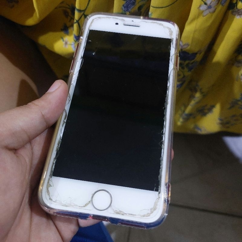 handphone iphone 3 gram warna emas bekas tahun 2025