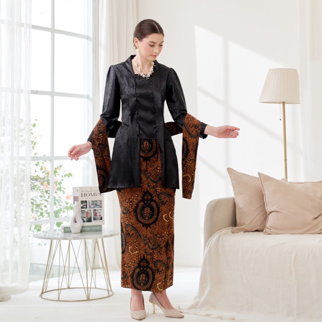 Kebaya Kutubaru Hitam Polos/Kebaya Kutubaru Tunik Hijab/Kebaya Bridesmaid Bigsize/ Rok Batik Sogan J