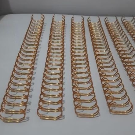 

Ring Jilid Kawat Nomor 7 Spiral 7/16 F4 38 lubang Emas Silver Pitch 3:1 11mm 85 lembar Golden Wire Binding