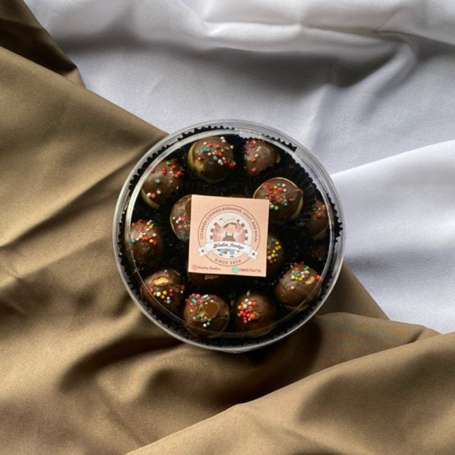 

NADIA FOODYS- KUE CHOCOBALL Kue kering lebaran
