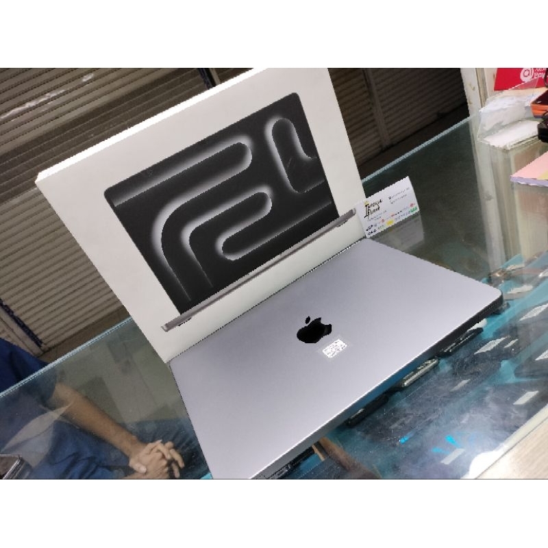 macbook pro m3 2023 14" 8/512 second resmi
