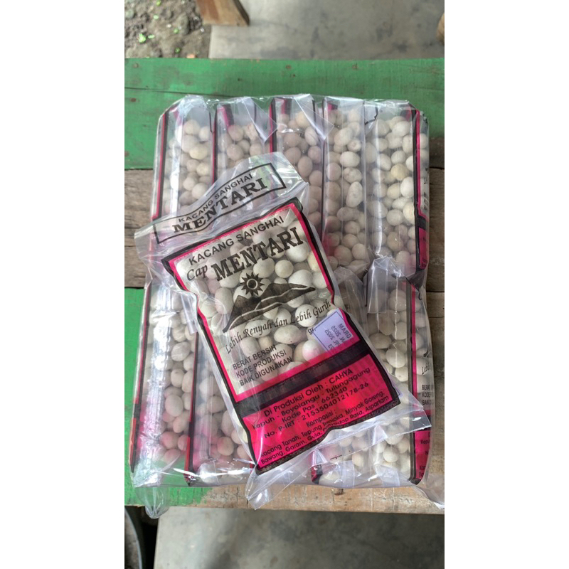 

kacang atom mentari berat 110gr isi 20 pcs,enak renyah