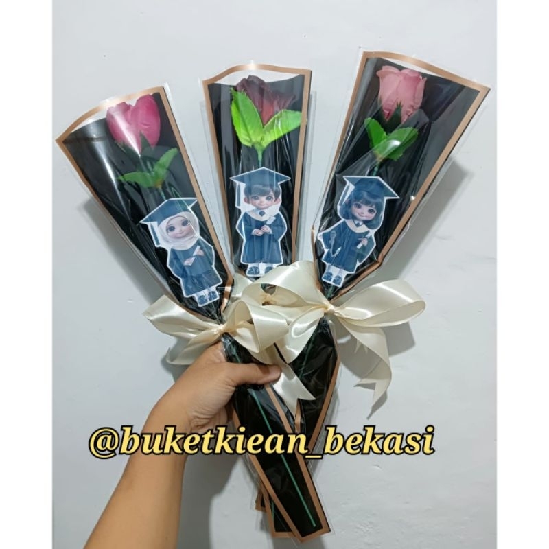 buket bunga wisuda/ buket mini wisuda/ buket wisuda murah/ buket mawar setangkai/ buket wisuda TK / 