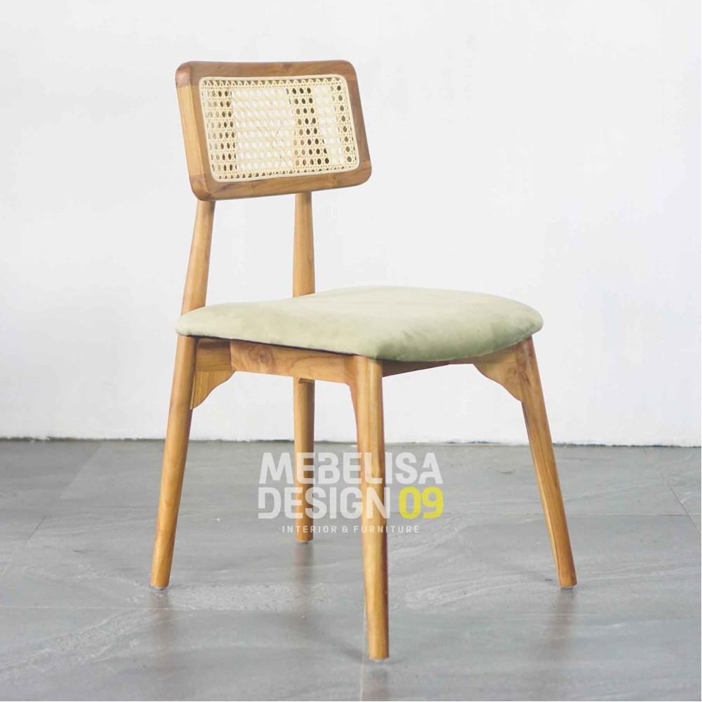 Kursi Makan Retro Sandaran Rotan Kayu Jati Dudukan Kain Jok