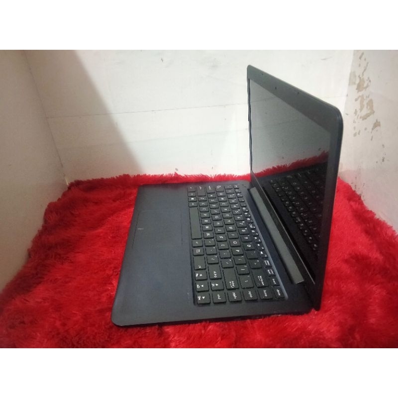 Laptop Asus e402y AMD e2-7015/ram4gb ssd 128gb/Radeon R2 graphics