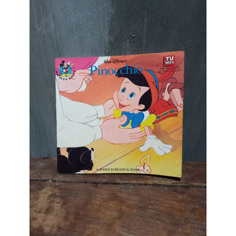 buku import walt disney's pinocchio
