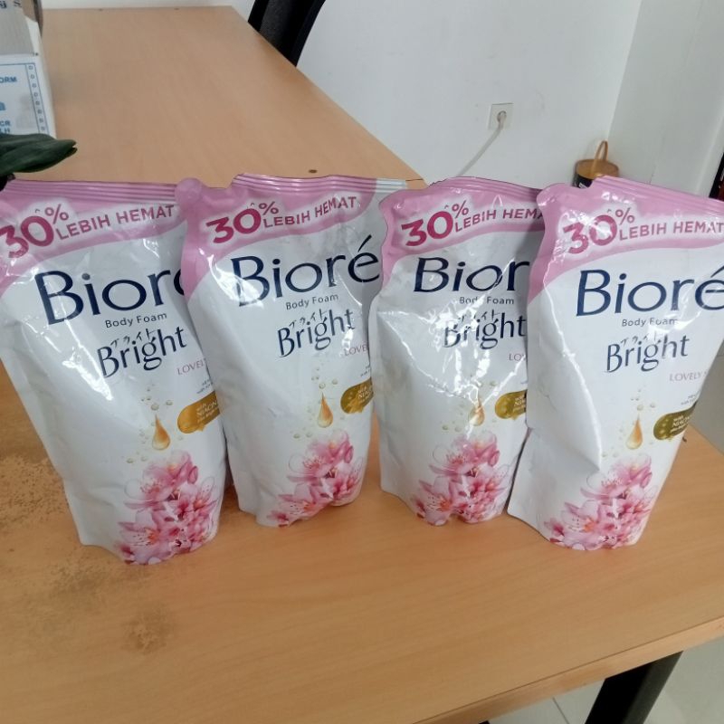 body foam Biore Sakura 800ml