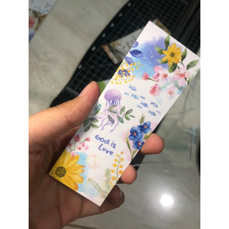 

Kartu Bunga Dekorasi God Is Love