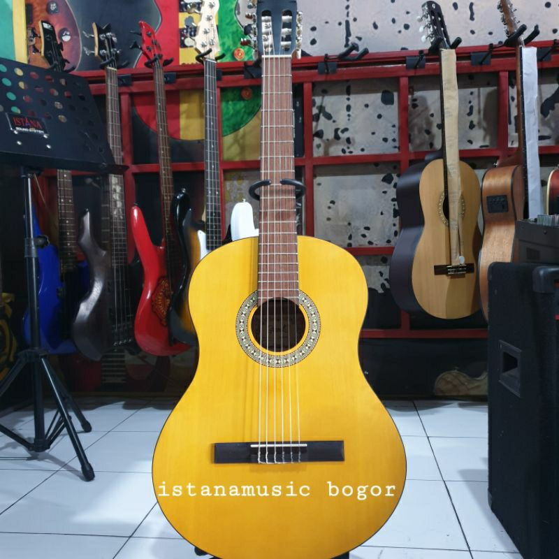 Gitar akustik Classic nylon merk GRANDE IC 139 NY Natural