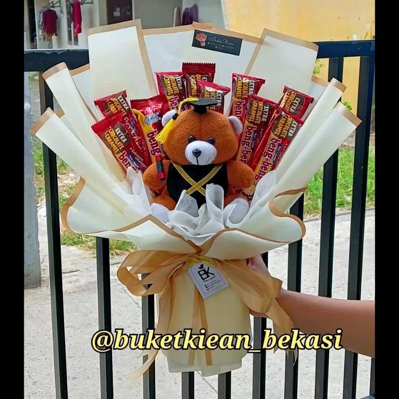 

buket bengbeng boneka wisuda/ buket Snack / buket boneka wisuda/ buket jumbo / buket wisuda