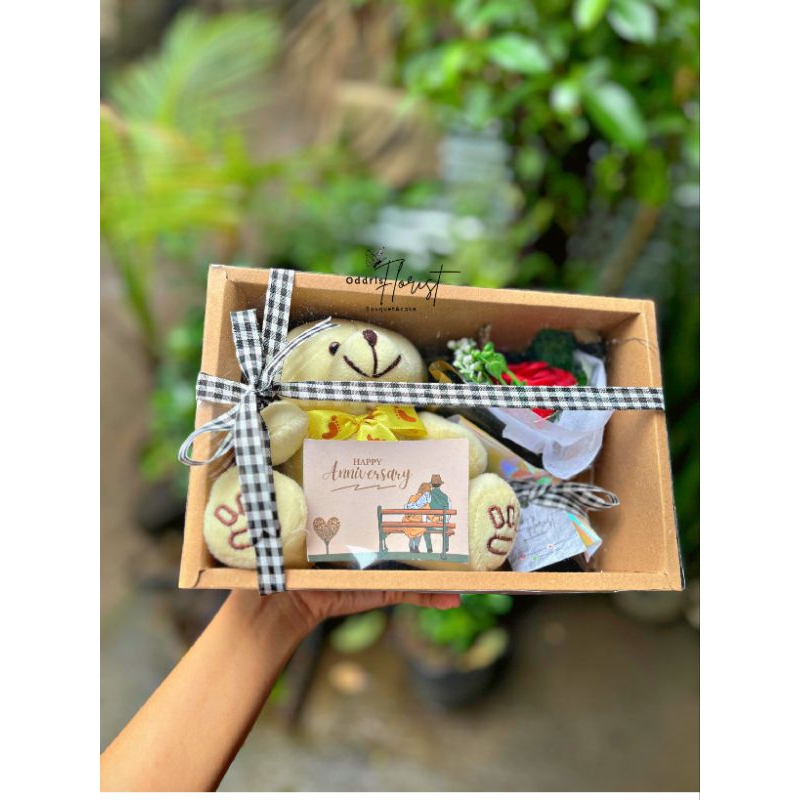 Gift Box boneka+buket mini/ kotak hadiah boneka buket kecil/ box gift valentine