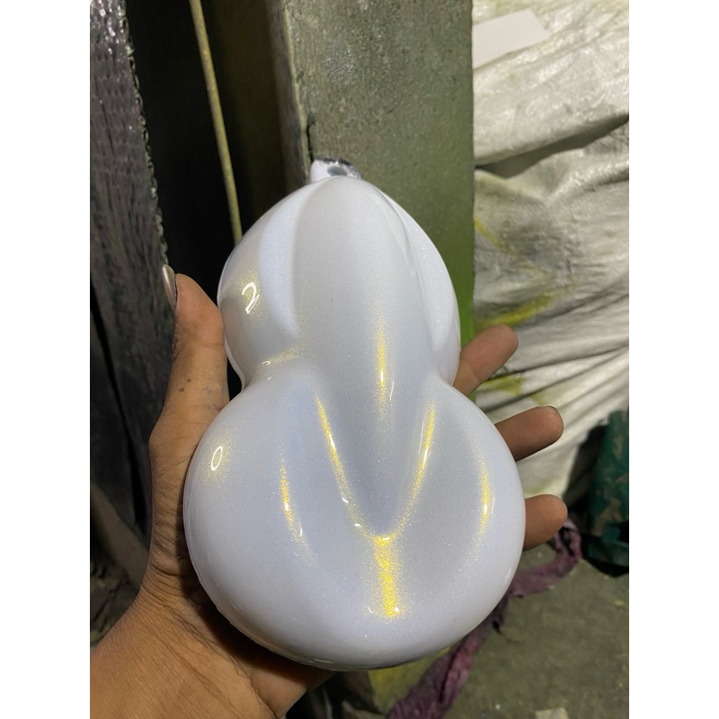 

cat dasar putih + special effect gold PU partikel kasar