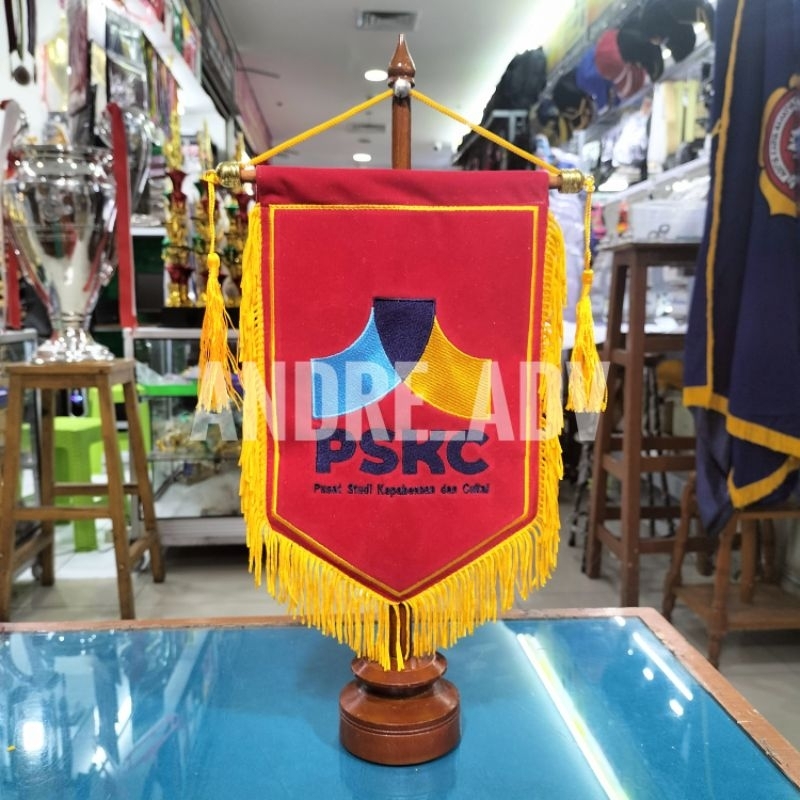 

bendera vandel costum logo bahan beludru terbaik rumbai kuning