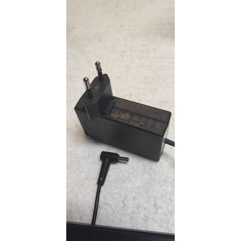 Adaptor FSP065-10AABA  19V 3,43A 65W Jack 4mm original bawaan