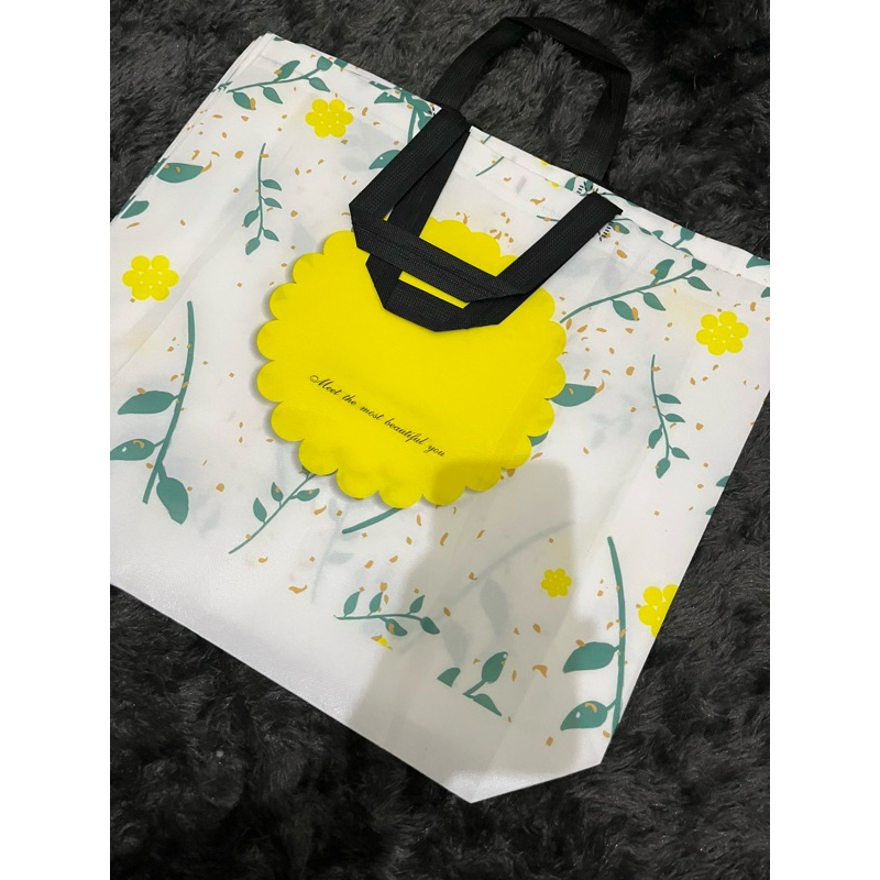 

Tas Belanja / Tas Spunbond / Goodie Bag Spunbond / Spoundbond Bag / Tas Belanja Spunbond Model Kotak Box Kantong Kain Souvenir / Goodie Bag Spunbond Motif / Tas Spunbond Motif / Tas Belanja | AS05 - AS07