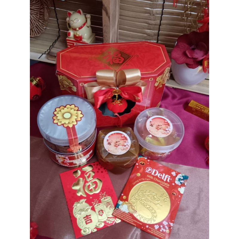

Huang Hampers | CNY Hampers 2025 | Parcel Imlek | Hantaran Imlek | Hampers Imlek | CNY Dekor | Cookies CNY | Nian Gao | Kue Kranjang