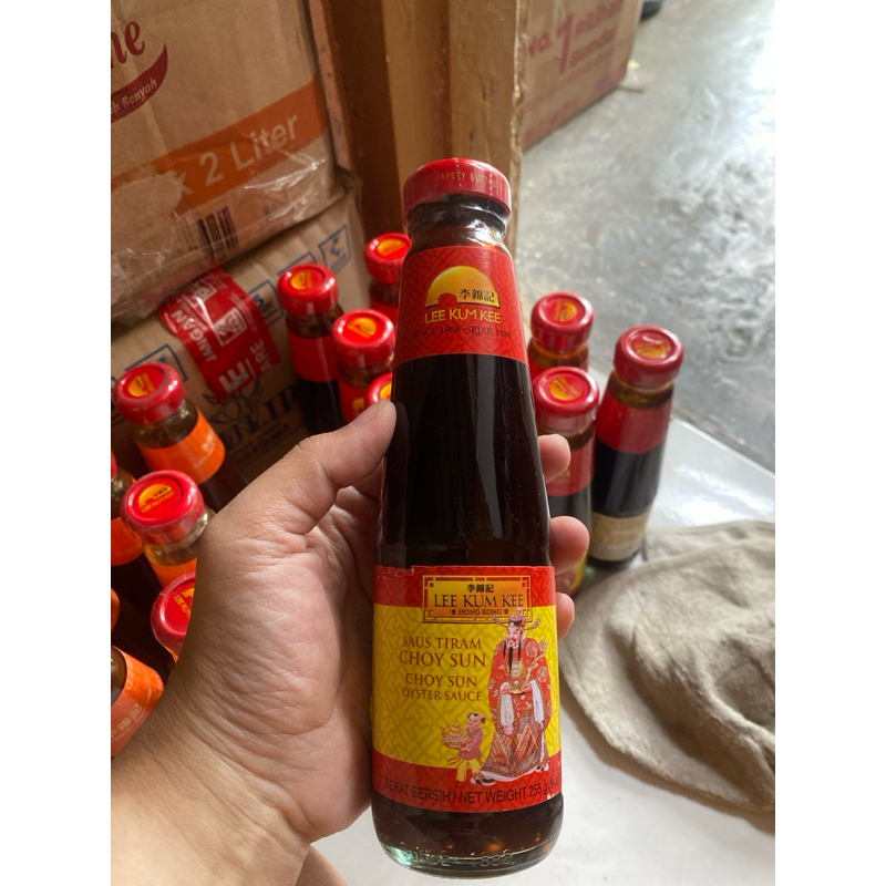 

Lee kum Kee Saus Tiram Choy Sun OYSTER SAUCE 255 gr exp maret 2025