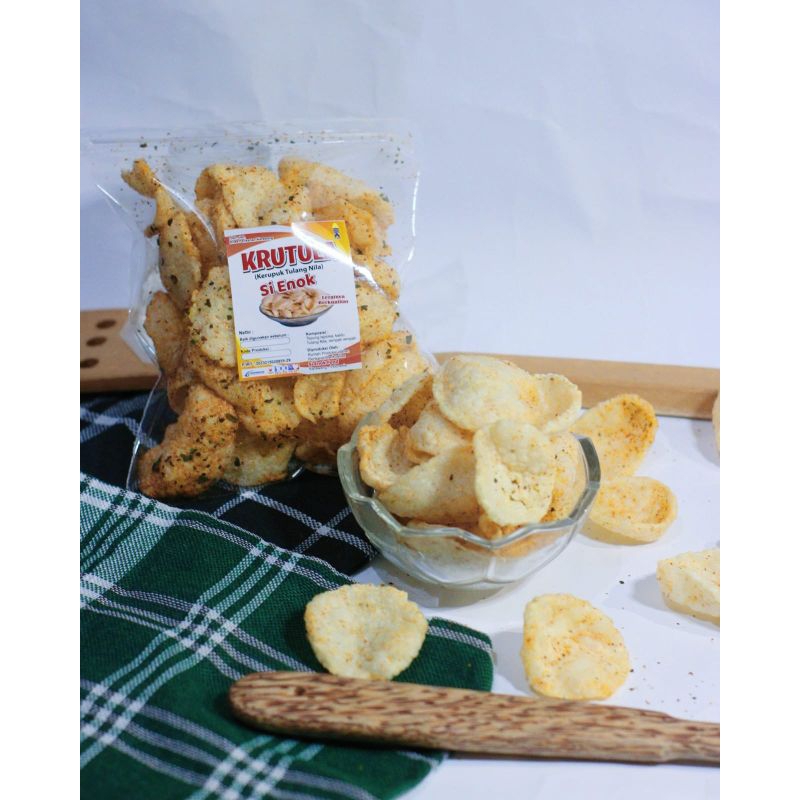 

krutula (kerupuk tulang nila) si enok
