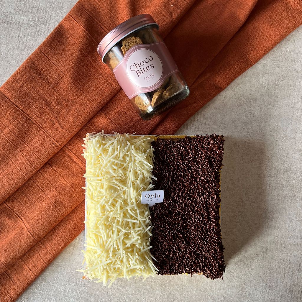 

Oyla Hampers Bundle CNY - Bolu Jadul + Choco Bites Cookies