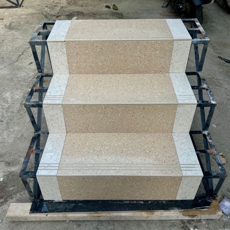 tangga granit Niro 30x80 kombinasi met D