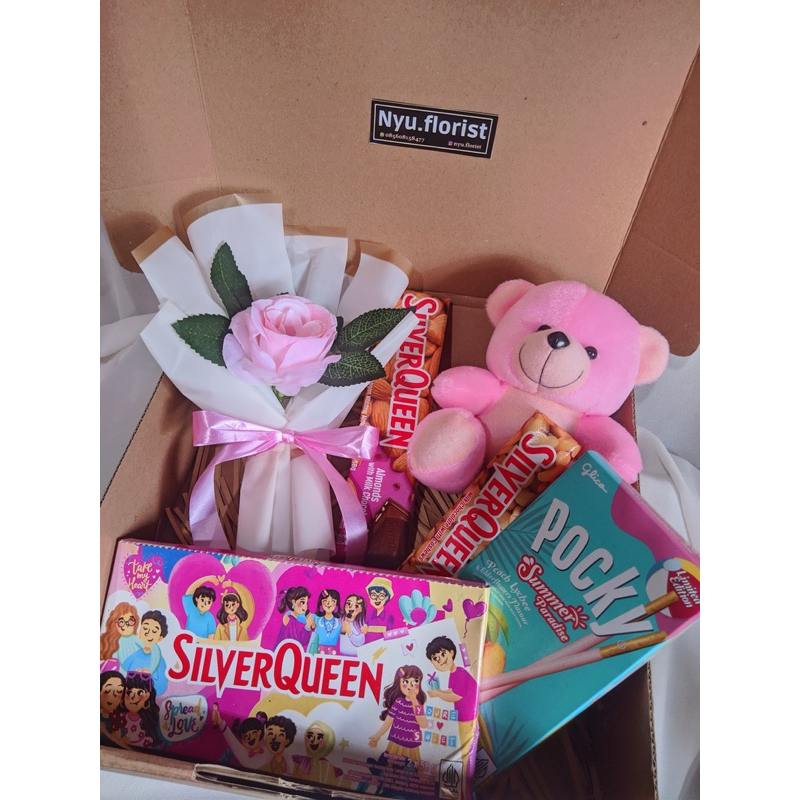 

HAMPERS COKLAT VALENTINE BEBAS CUSTOM ISI