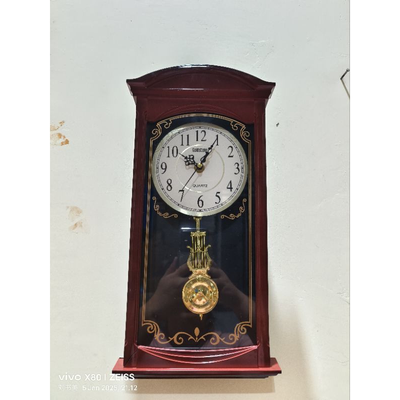 jam dinding klasik bandul goldstone