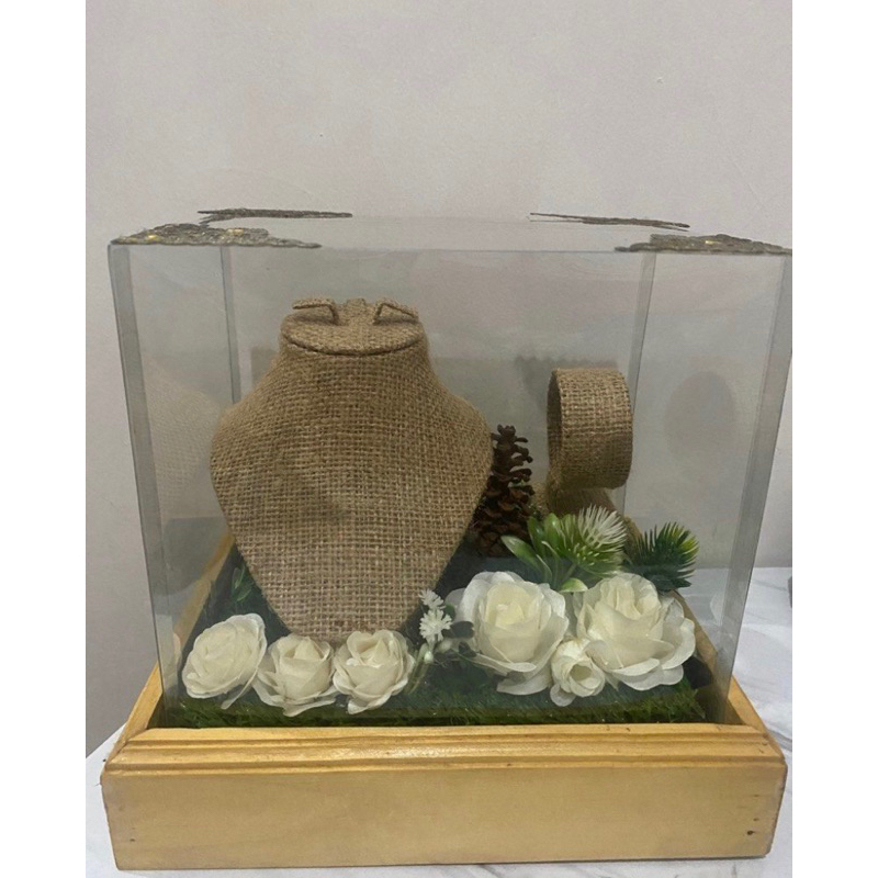 Kotak seserahan / Perhiasan ( preloved )