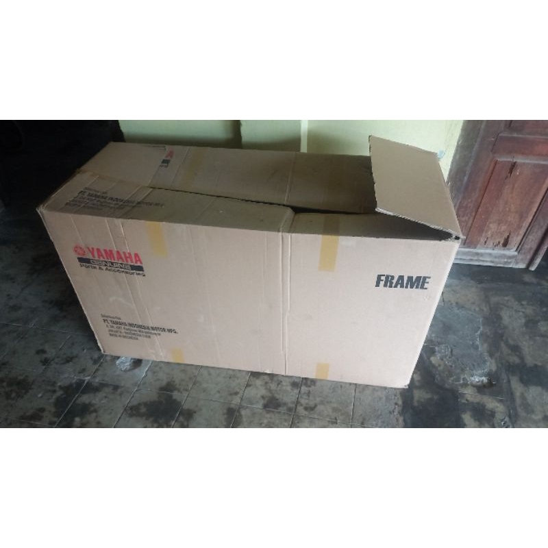 

92. KARDUS FRAME YAMAHA 3 PLY UKURAN JADI 126 x 71 x 53 UKURAN DIKIRIM 123 X 74 X 6 (DILIPAT SAAT DIKIRIM)