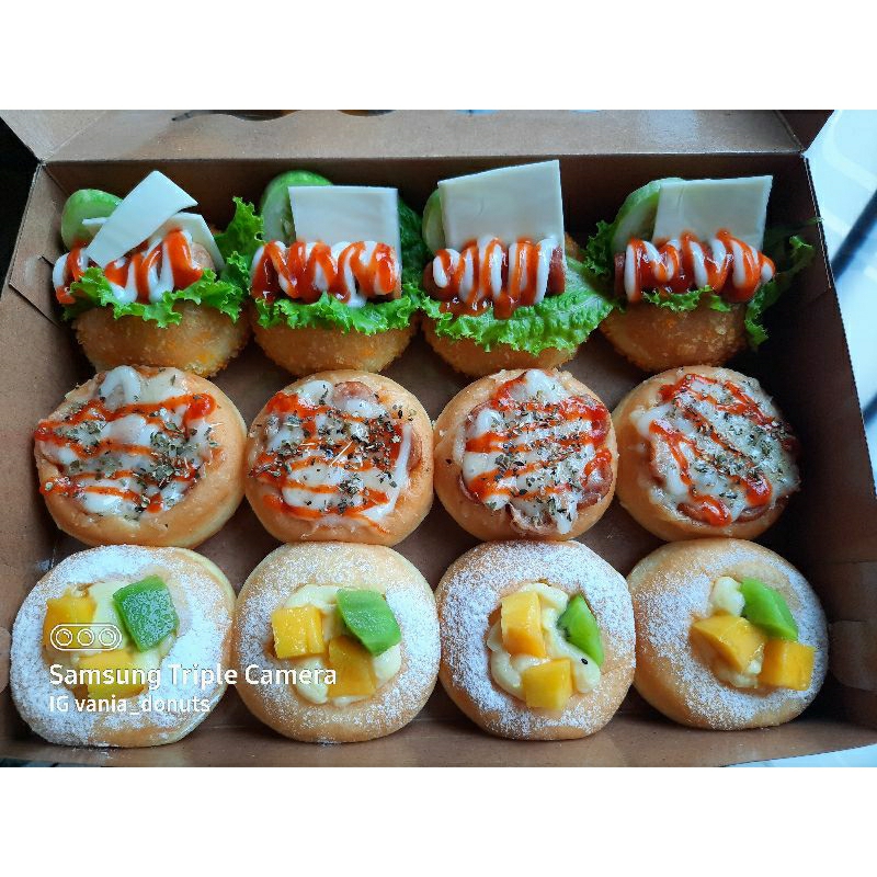 

DONAT MIX 3 VARIAN isi 12/box BOMBOLONI/DONAT TOPING/PIZZA MOZARELLA/DONAT FLA BUAH/SANDWICH