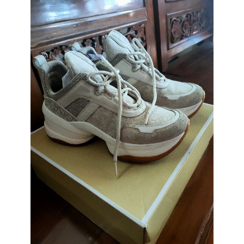 HARGA NETT  Preloved Sepatu Wanita Michael Kors Original Logo Trainer White