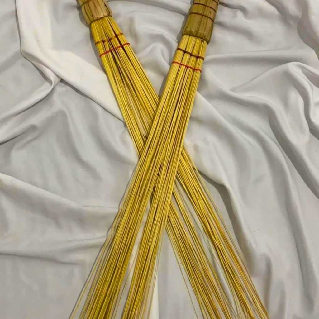 sapu tebah kasur/sapu lidi putih/sapu penebah kasur