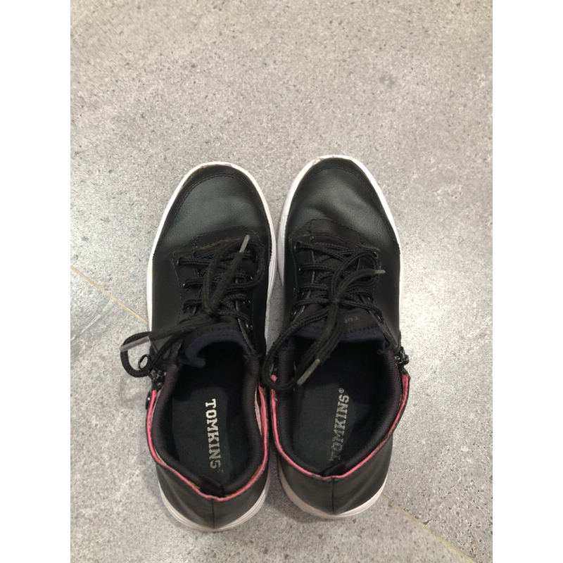 preloved sepatu tomkins sekolah anak