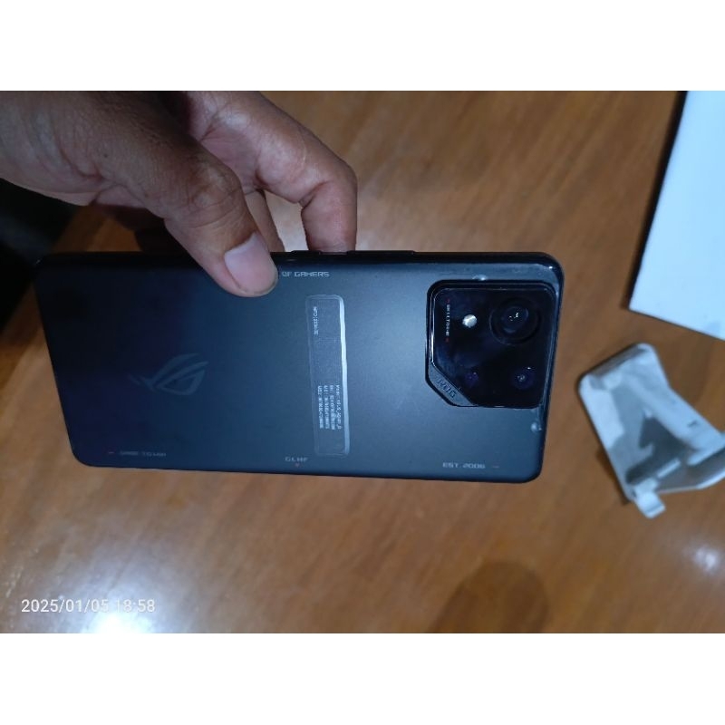 Asus ROG Phone 8 12/256 second