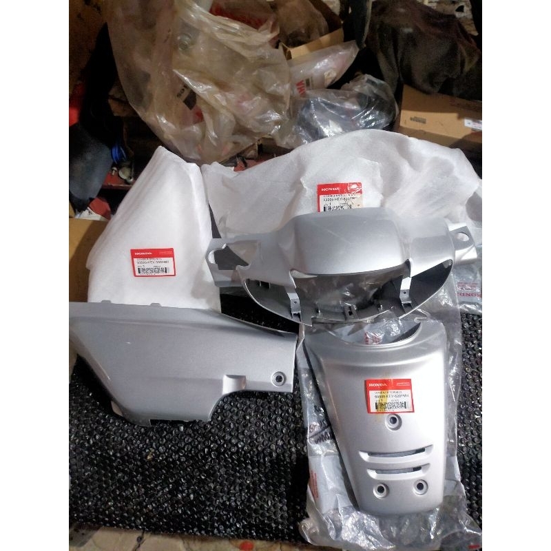 batok, caver body, dasi tameng dada depan Honda Supra xx original silver