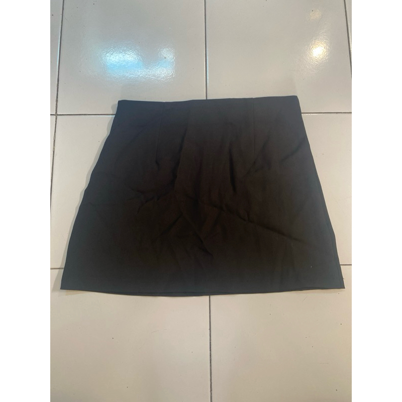 new rok mini pendek hitam simple polos
