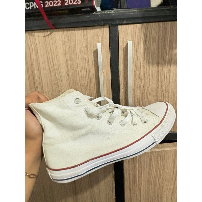 sepatu convers