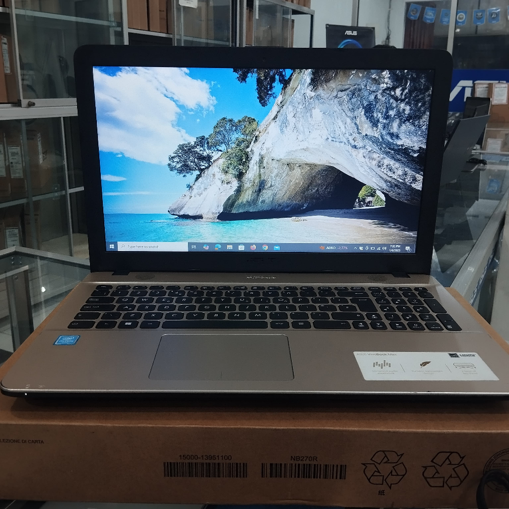 Laptop Asus Vivobook X541SA N3000 RAM 4GB SSD 256GB Layar 15.6" Mulus Lancar