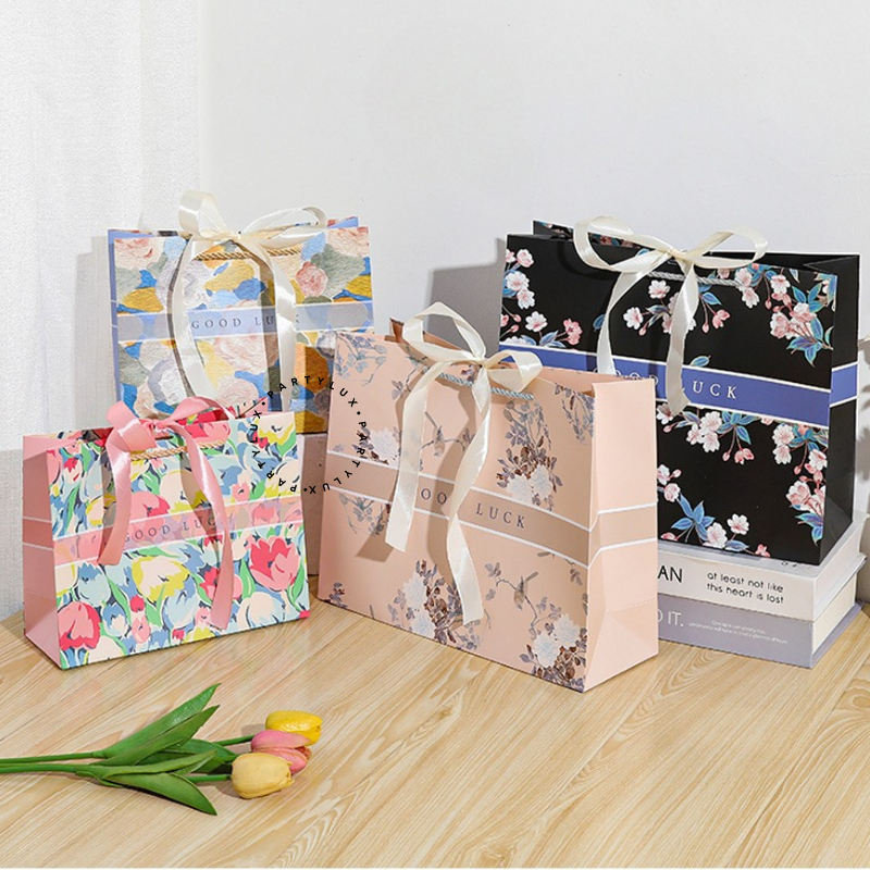 

Paper Bag Kado Aesthetic Korea Floral Good Luck / Goodie Bag Ulang Tahun / Tas Kado Lucu